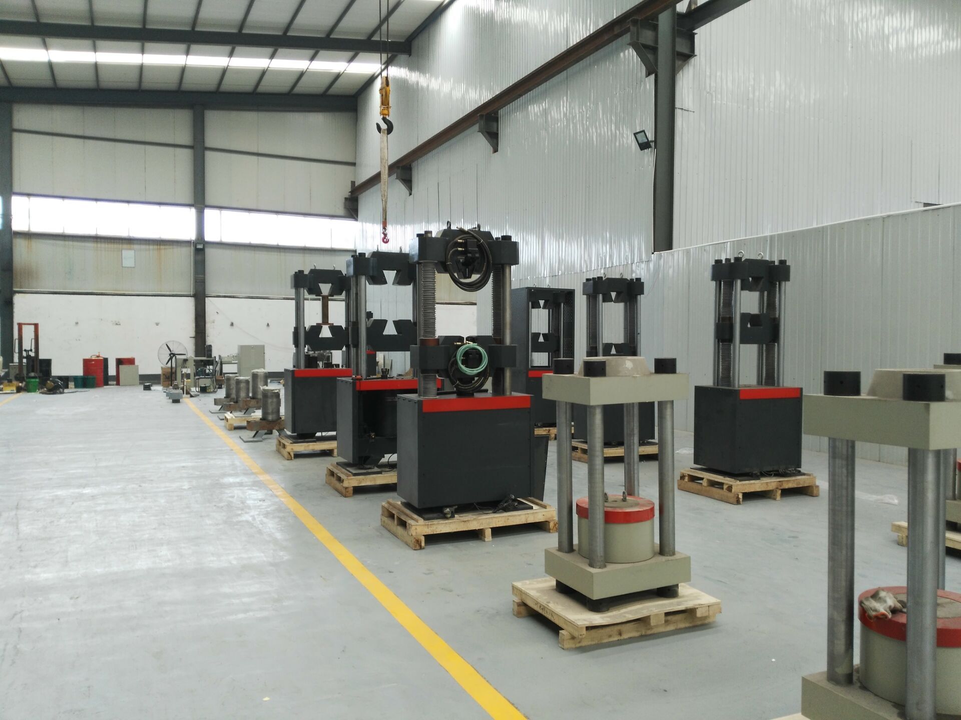 1000KN��(sh��)�@ʽҺ���f��ԇ�C